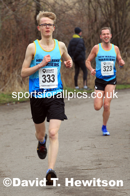Senior men and veteran men over-40s NECAA Road Relay Champs., Hetton Lyons Park, Hetton le Hole, County Durham. Photo: David T. Hewitson/Sports for All Pics